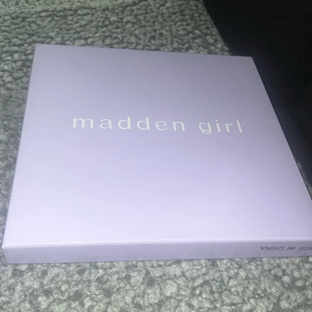 NWT Madden Girl cute silver , 3 piece gift set,coin or card, pouch, tech case